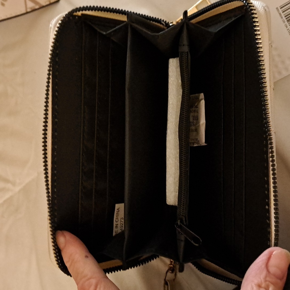 Adrienne Vittadini bag with detachable bag & wallet, & crossbody strap - Picture 10 of 16